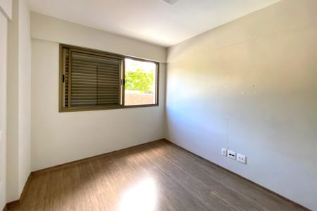 Apartamento à venda com 137m², 4 quartos e 3 vagasQuarto 2