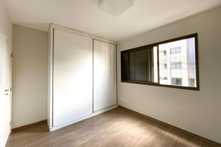 Apartamento à venda com 137m², 4 quartos e 3 vagasQuarto 3