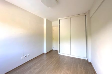 Apartamento à venda com 137m², 4 quartos e 3 vagasQuarto 2
