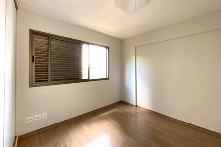 Apartamento à venda com 137m², 4 quartos e 3 vagasQuarto 3