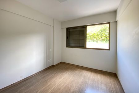 Apartamento à venda com 137m², 4 quartos e 3 vagasQuarto 2