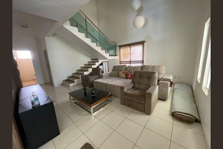 Casa para alugar com 4 quartos, 330m² em Jardim Karaíba, Uberlândia