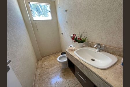 Casa para alugar com 4 quartos, 330m² em Jardim Karaíba, Uberlândia
