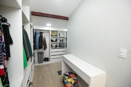 Casa à venda com 165m², 3 quartos e 2 vagasCloset da suíte