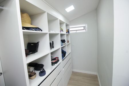 Casa à venda com 165m², 3 quartos e 2 vagasCloset da suíte