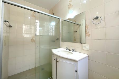 Apartamento à venda com 110m², 3 quartos e 1 vaga Apartamento à venda com 110m², 3 quartos e 1 vagaBanheiro da Suíte 1