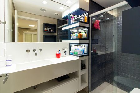 Apartamento à venda com 67m², 2 quartos e 2 vagasBanheiro da Suíte