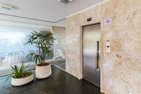 Apartamento à venda com 150m², 3 quartos e 1 vaga Apartamento à venda com 150m², 3 quartos e 1 vagaHall