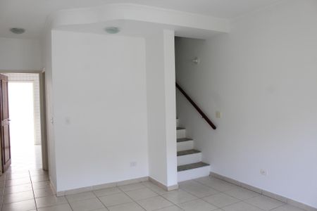 Sala de casa de condomínio para alugar com 2 quartos, 125m² em Parque Rincao, Cotia
