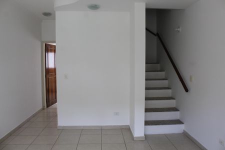 Sala de casa de condomínio para alugar com 2 quartos, 125m² em Parque Rincao, Cotia