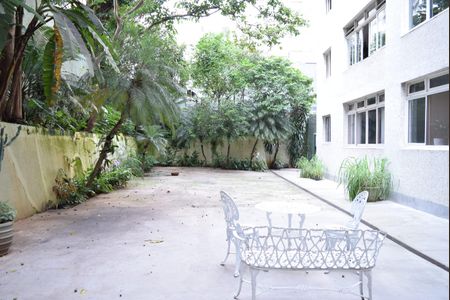 Apartamento à venda com 99m², 2 quartos e sem vagaÁrea comum