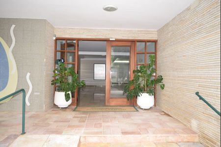 Apartamento à venda com 99m², 2 quartos e sem vagaPorta do edifício