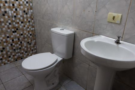 Casa para alugar com 44m², 1 quarto e sem vaga Casa para alugar com 44m², 1 quarto e sem vagaBanheiro da Suíte 1