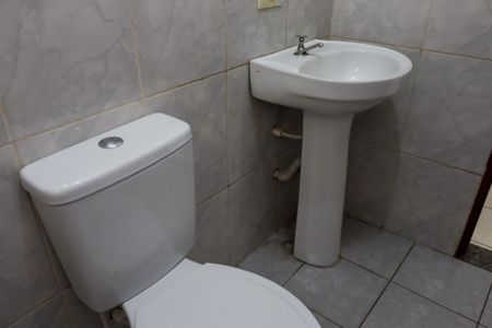 Banheiro da Suíte 1 de casa para alugar com 1 quarto, 44m² em Conceicao, Osasco
