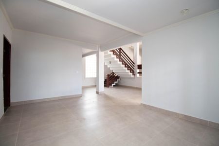 Casa de condomínio para alugar com 450m², 7 quartos e 3 vagasSala 