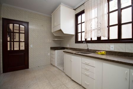 Casa de condomínio para alugar com 450m², 7 quartos e 3 vagasCozinha