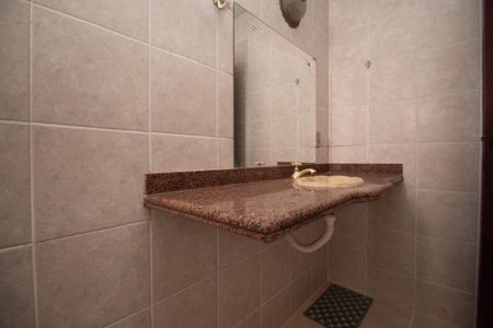 Casa de condomínio para alugar com 450m², 7 quartos e 3 vagasBanheiro Social