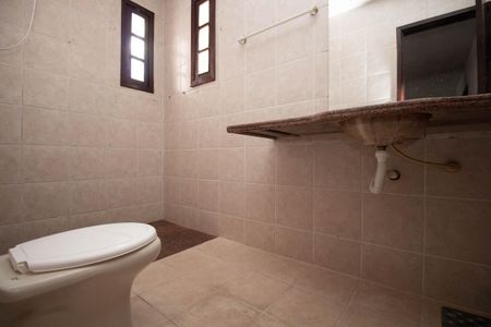 Casa de condomínio para alugar com 450m², 7 quartos e 3 vagasBanheiro Social