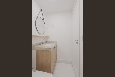 Banheiro de apartamento para alugar com 1 quarto, 28m² em Sumaré, São Paulo