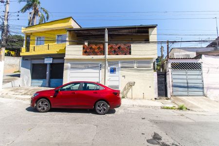 Casa para alugar com 100m², 4 quartos e 1 vaga Casa para alugar com 100m², 4 quartos e 1 vagaFachada + Placa
