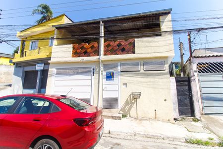 Casa para alugar com 100m², 4 quartos e 1 vaga Casa para alugar com 100m², 4 quartos e 1 vagaFachada + Placa