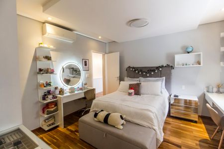 Casa de condomínio à venda com 379m², 4 quartos e 4 vagas Casa de condomínio à venda com 379m², 4 quartos e 4 vagasSuíte 2