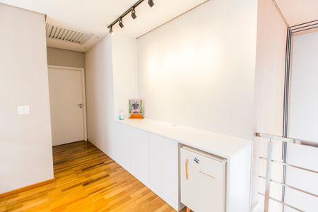 Casa de condomínio à venda com 379m², 4 quartos e 4 vagas Casa de condomínio à venda com 379m², 4 quartos e 4 vagasSala