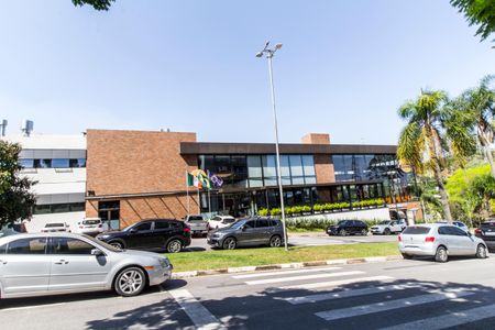 Casa de condomínio à venda com 379m², 4 quartos e 4 vagas Casa de condomínio à venda com 379m², 4 quartos e 4 vagasVista da Rua