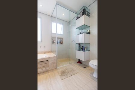 Casa de condomínio à venda com 379m², 4 quartos e 4 vagas Casa de condomínio à venda com 379m², 4 quartos e 4 vagasBanheiro da Suíte