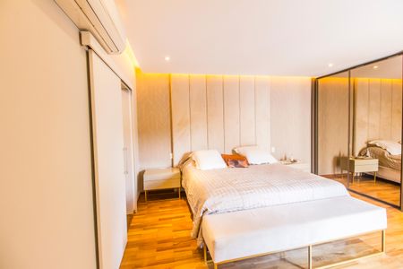 Casa de condomínio à venda com 379m², 4 quartos e 4 vagas Casa de condomínio à venda com 379m², 4 quartos e 4 vagasSuíte master