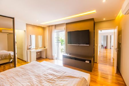 Casa de condomínio à venda com 379m², 4 quartos e 4 vagas Casa de condomínio à venda com 379m², 4 quartos e 4 vagasSuíte master