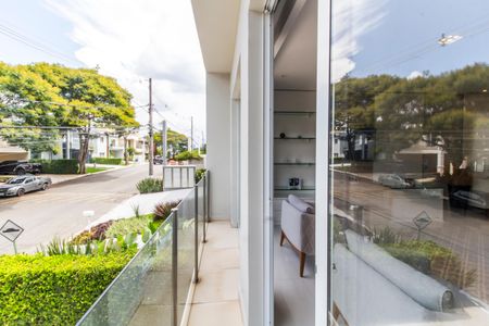 Casa de condomínio à venda com 379m², 4 quartos e 4 vagas Casa de condomínio à venda com 379m², 4 quartos e 4 vagasSacada