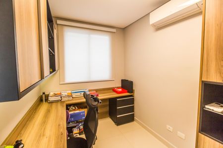 Casa de condomínio à venda com 379m², 4 quartos e 4 vagas Casa de condomínio à venda com 379m², 4 quartos e 4 vagasEscritório