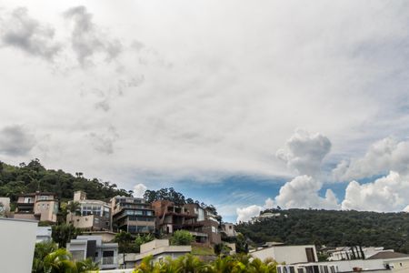 Casa de condomínio à venda com 379m², 4 quartos e 4 vagas Casa de condomínio à venda com 379m², 4 quartos e 4 vagasVista da Suíte