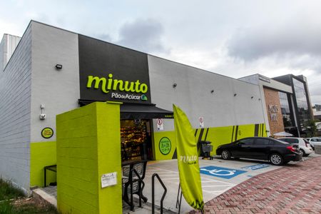 Casa de condomínio à venda com 379m², 4 quartos e 4 vagas Casa de condomínio à venda com 379m², 4 quartos e 4 vagasVista da Rua