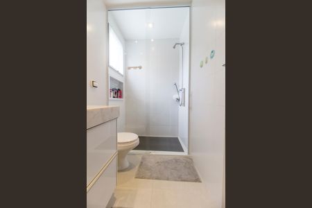 Casa de condomínio à venda com 379m², 4 quartos e 4 vagas Casa de condomínio à venda com 379m², 4 quartos e 4 vagasBanheiro da Suíte