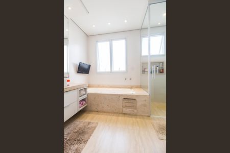 Casa de condomínio à venda com 379m², 4 quartos e 4 vagas Casa de condomínio à venda com 379m², 4 quartos e 4 vagasBanheiro da Suíte