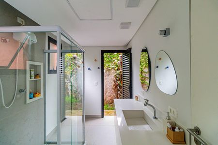 Casa à venda com 254m², 3 quartos e 3 vagasEdicula - Banheiro