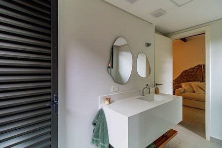 Casa à venda com 254m², 3 quartos e 3 vagasEdicula - Banheiro