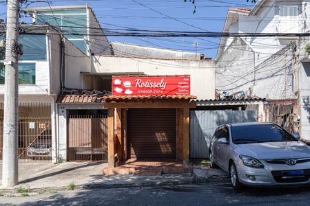 Casa para alugar com 300m², 2 quartos e 2 vagasFachada