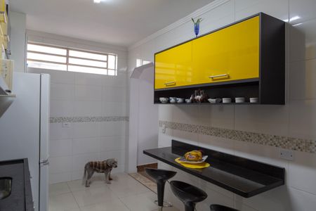 Casa para alugar com 300m², 2 quartos e 2 vagasCozinha 