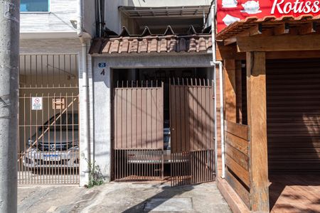 Casa para alugar com 300m², 2 quartos e 2 vagasFachada