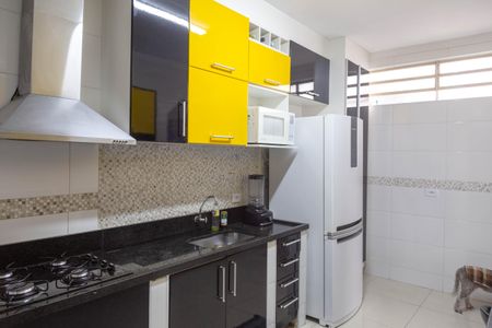 Casa para alugar com 300m², 2 quartos e 2 vagasCozinha 