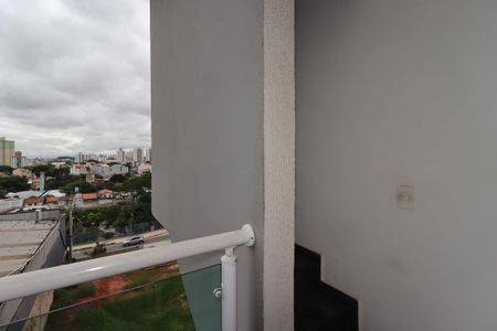 Apartamento à venda com 100m², 2 quartos e 2 vagasEscada para a cobertura