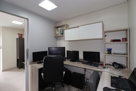 Apartamento à venda com 100m², 2 quartos e 2 vagasEscritório