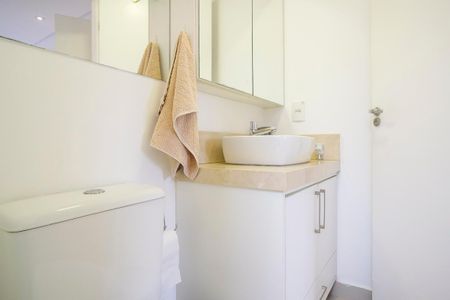 Apartamento à venda com 65m², 2 quartos e 2 vagasBanheiro da suíte 