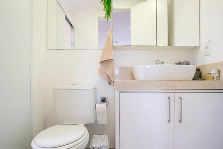 Apartamento à venda com 65m², 2 quartos e 2 vagasBanheiro da suíte 