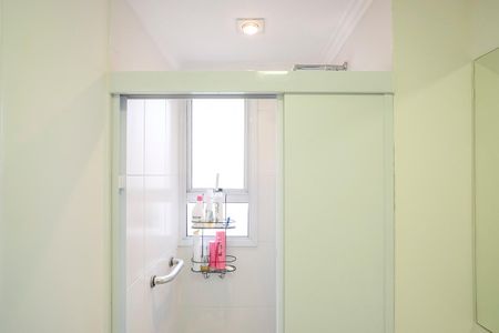 Apartamento à venda com 65m², 2 quartos e 2 vagasBanheiro da suíte 