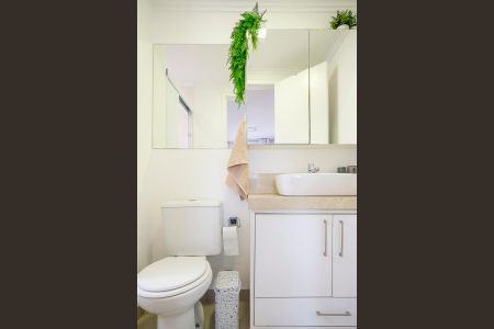 Apartamento à venda com 65m², 2 quartos e 2 vagasBanheiro da suíte 