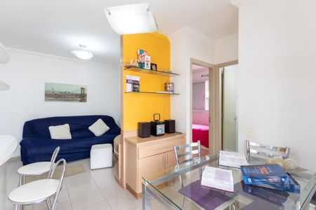 Apartamento à venda com 61m², 2 quartos e 1 vaga Apartamento à venda com 61m², 2 quartos e 1 vagaSala